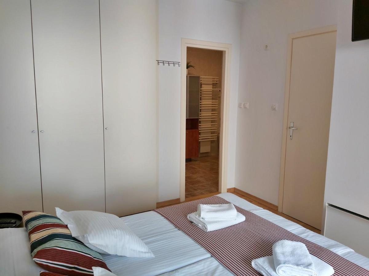 Mitra Zonata Pink Apartman Omiš Kültér fotó