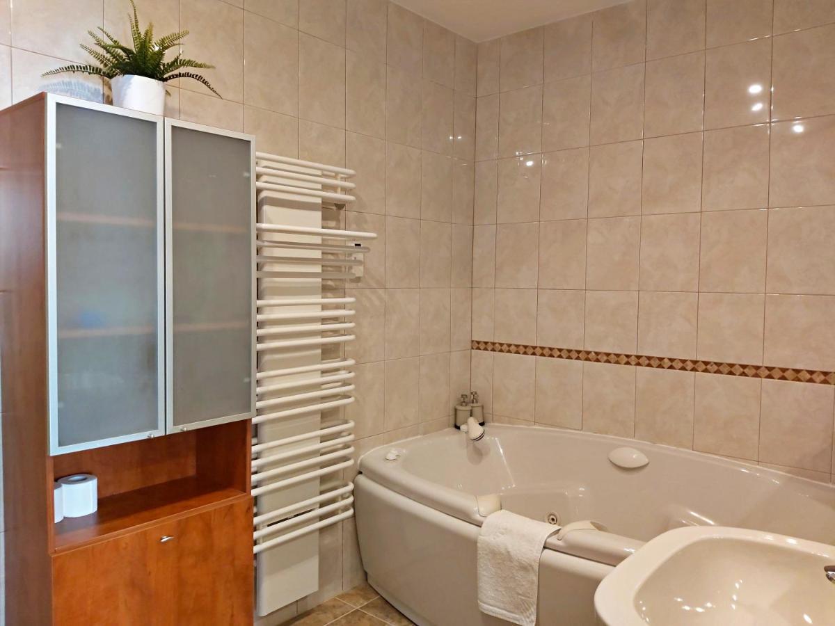 Mitra Zonata Pink Apartman Omiš Kültér fotó
