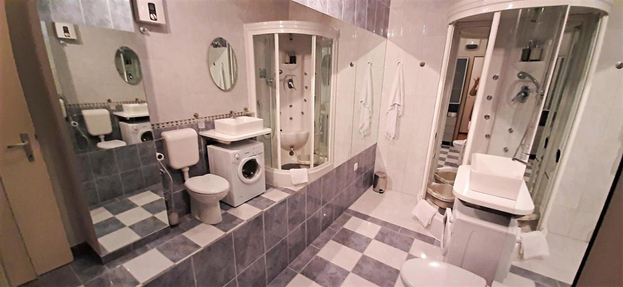 Mitra Zonata Pink Apartman Omiš Kültér fotó
